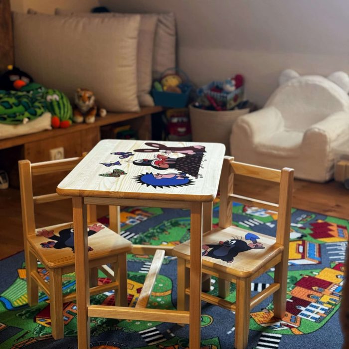 Dětský stoleček a židličky
