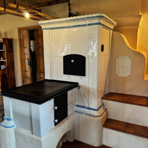 Kamna v pohádkové roubence