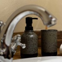 Samostatná toaleta - umyvadlo